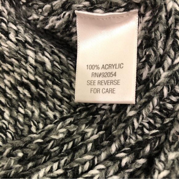 Croft & Barrow Women’s Sweater - Picture 5 of 5